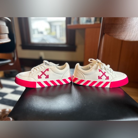 Off-White Shoes - Off-White x virgil abloh Vulcanized Low Top Sneakers